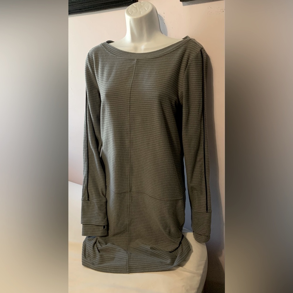 ✨ATHLETA Super Stretchy Sweater Dress✨